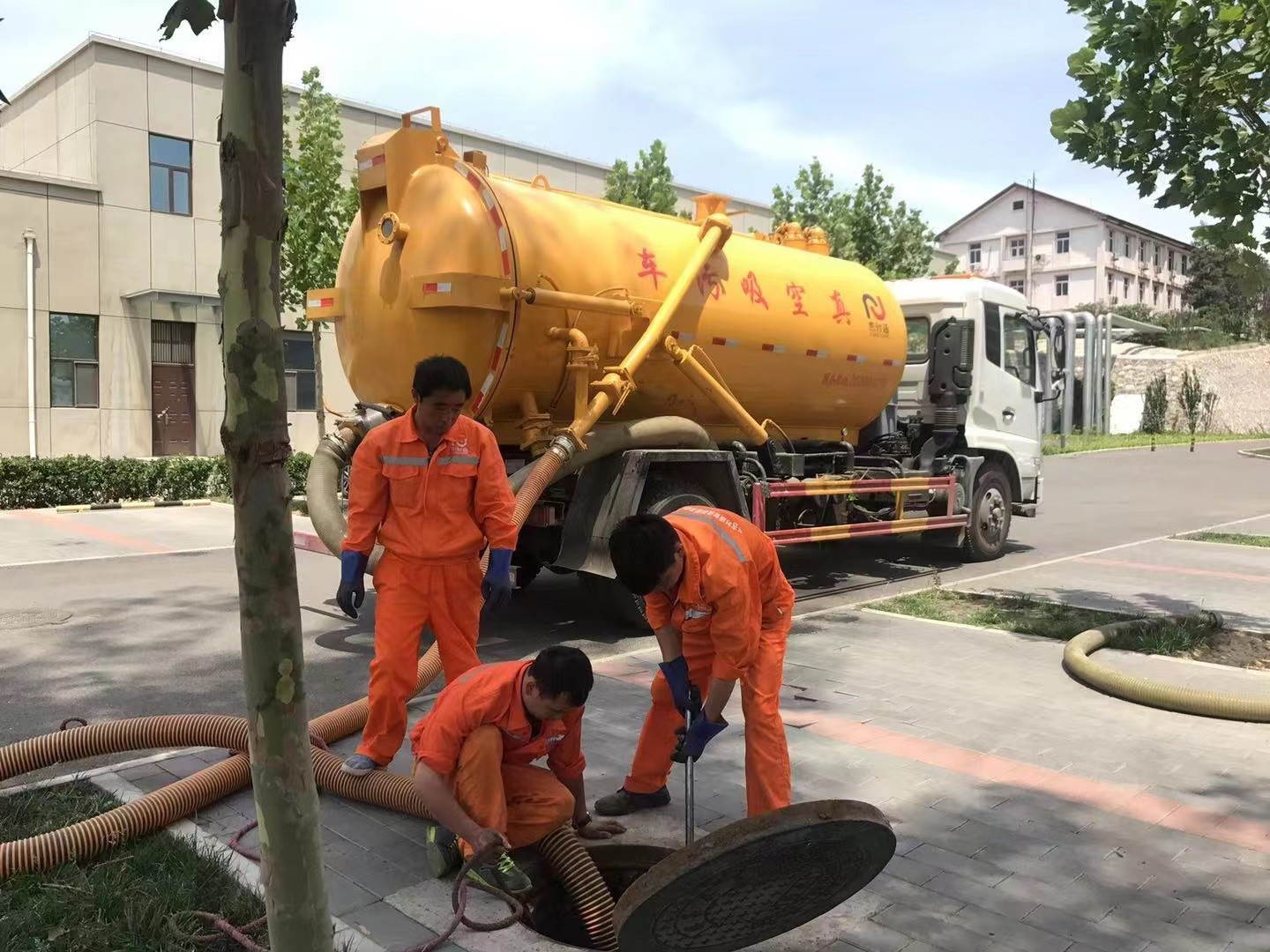 阿坝化粪池清理与5-8吨吸粪车施工效率分析